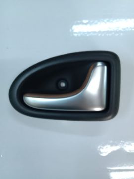 MEGANE 1 KAPI İÇ AÇMA KOLU SAĞ KROM  8200028995 resmi