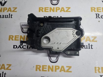 RENAULT CLİO 5 AKÜ ALT TABLASI 648947355R